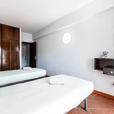 5-minute Walk To Aveiros