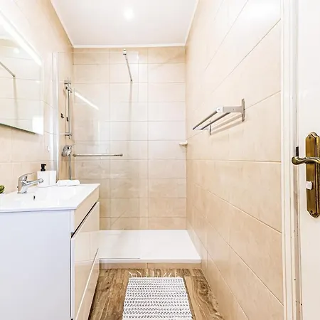 5-minute Walk To Aveiros * אלבופיירה