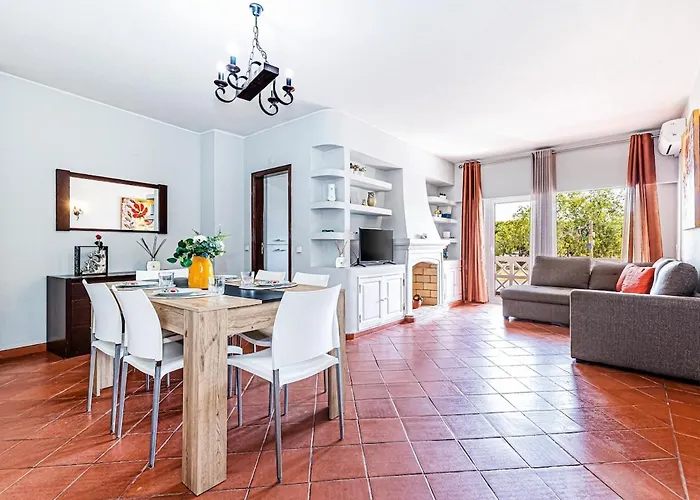 דירה 5-minute Walk To Aveiros