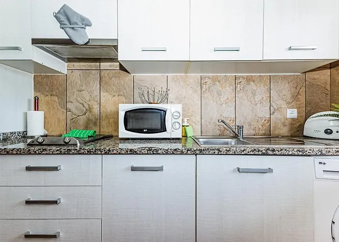 דירה 5-minute Walk To Aveiros