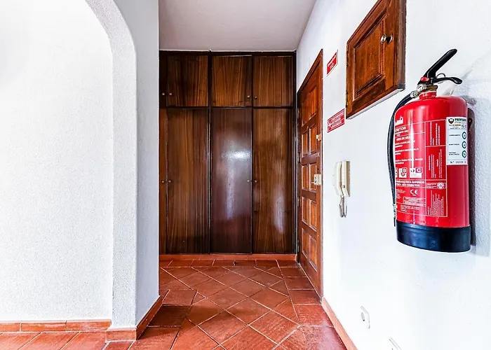 5-minute Walk To Aveiros