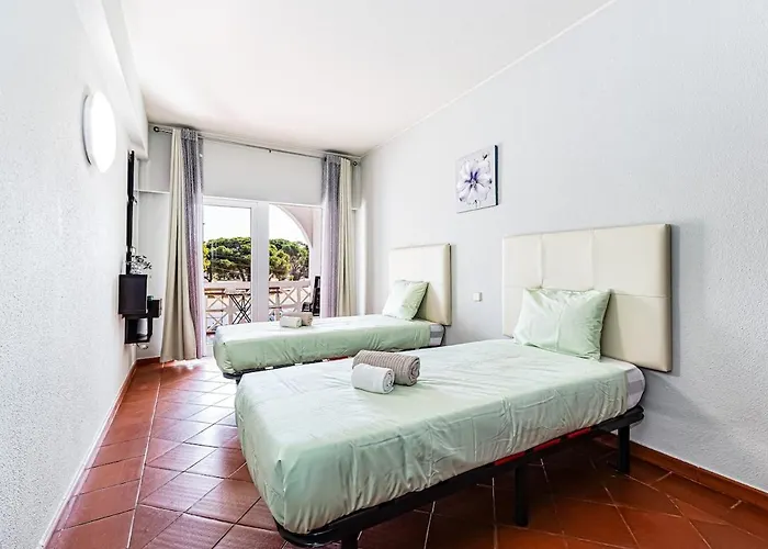 5-minute Walk To Aveiros *